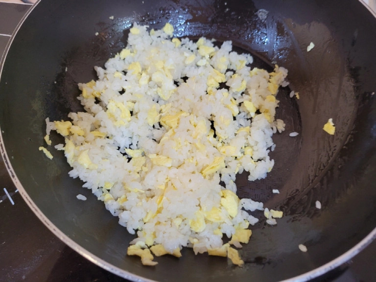 Making spicy instant ramen fried rice, Korea’s latest viral food trend ...