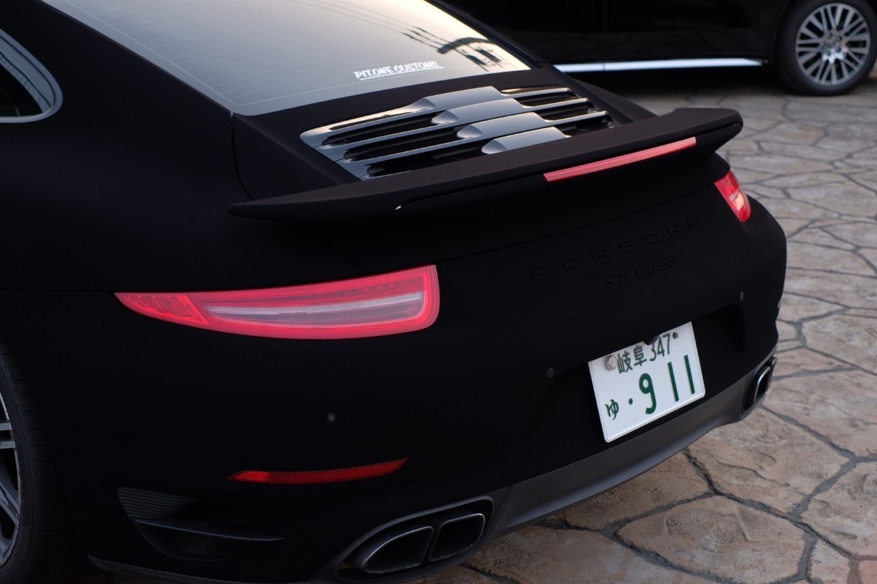 World’s blackest Porsche painted with Japan’s Musou Black 【Video