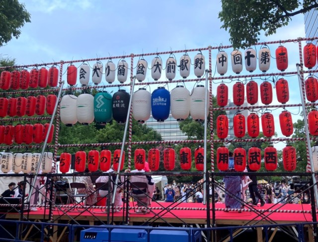東京・中野で毎年恒例の夏の盆踊りにロックとディスコをプラス【動画】