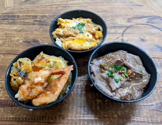 What’s the secret behind these three rice bowls?