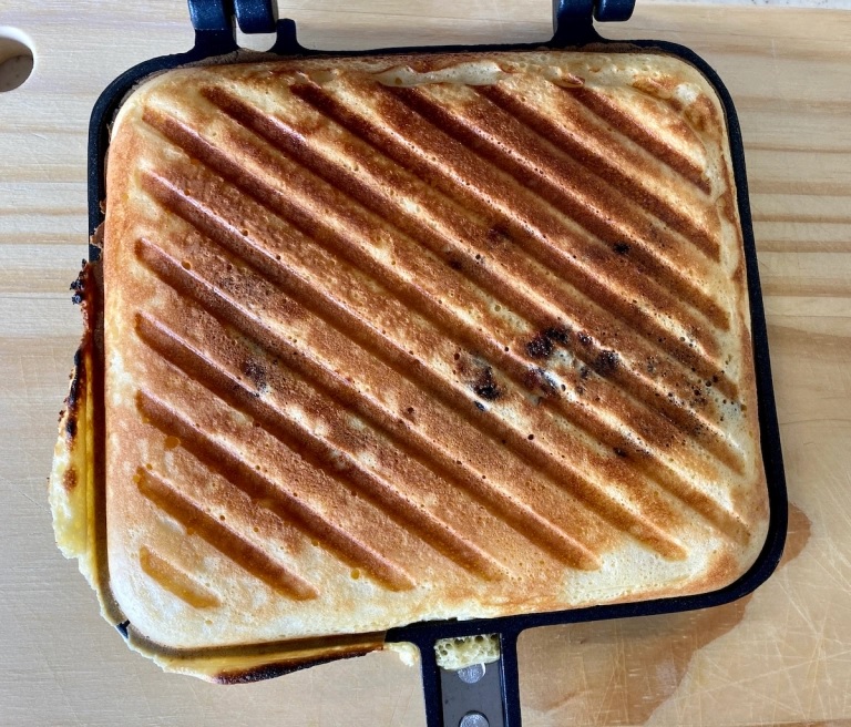 Japanese hot sandwich maker dessert heaven: Making a jumbo