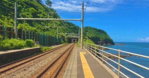 日本一「海に近い駅」はその名の通り【写真】