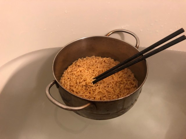 Does eating ramen out of a pot in the bathtub change the taste?