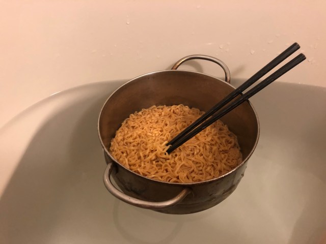 Does eating ramen out of a pot in the bathtub change the taste?