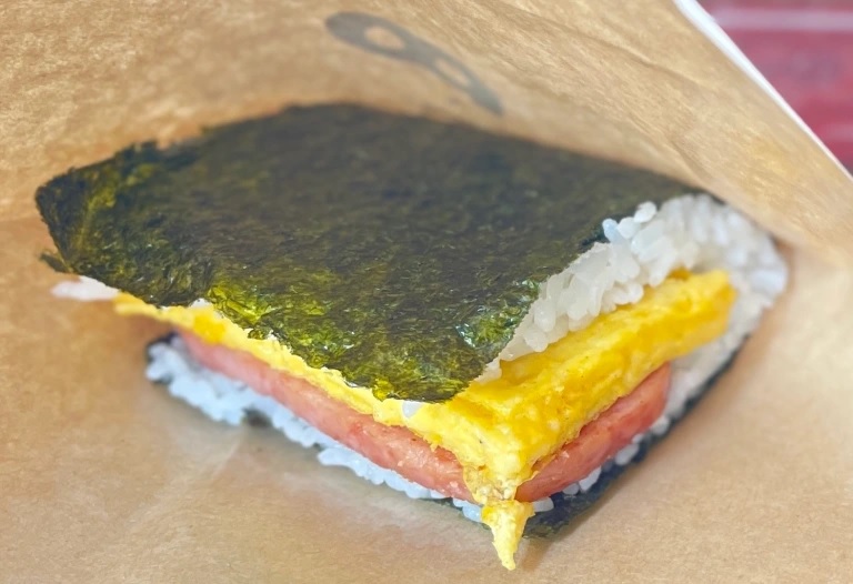 Okinawa airport’s musteat Pork Tamago Onigiri finally opens a branch