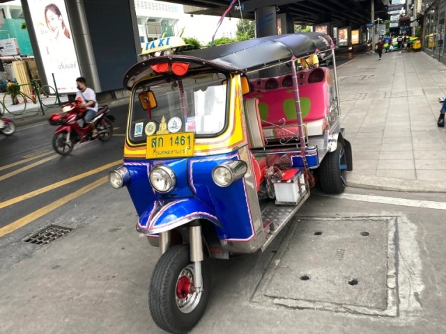 Hey, Thai tuk-tuk driver! Take us to the best Thai restaurant in this part of Bangkok!
