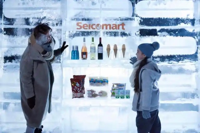 A convenience store made of ice is being built in Japan