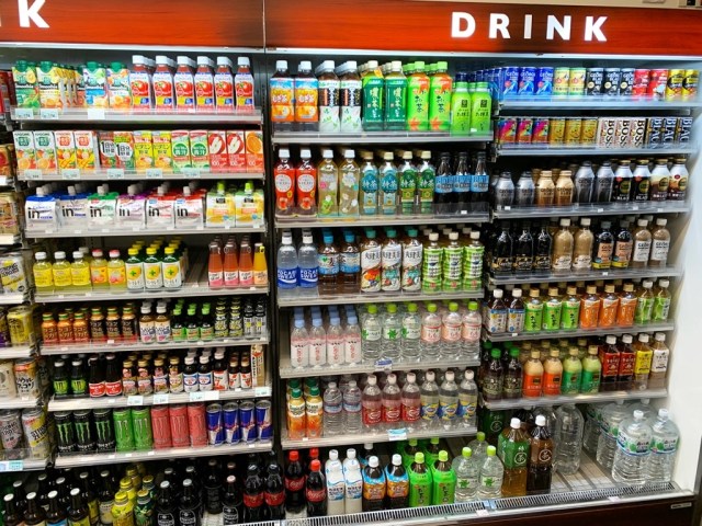 Turn around, and you’ll see this Tokyo convenience store is also something else【Taste test】