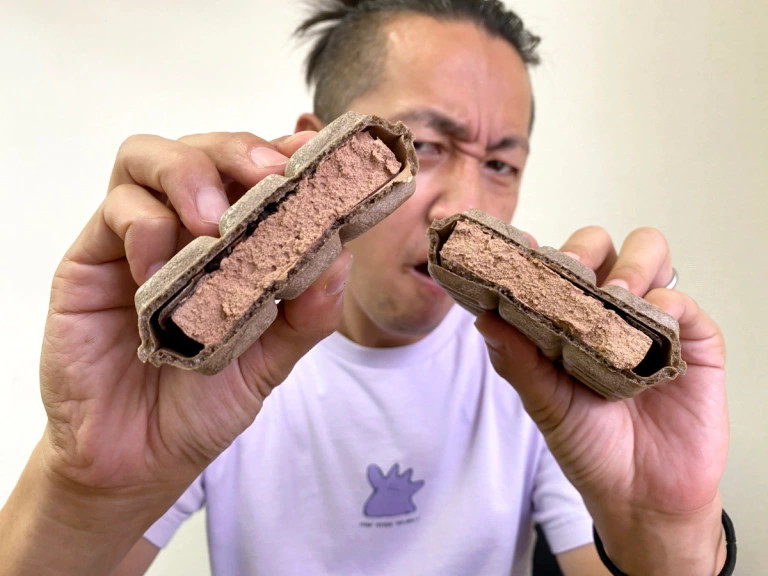 The newly revitalized Dandy Chocolate ice cream monaka surpasses what