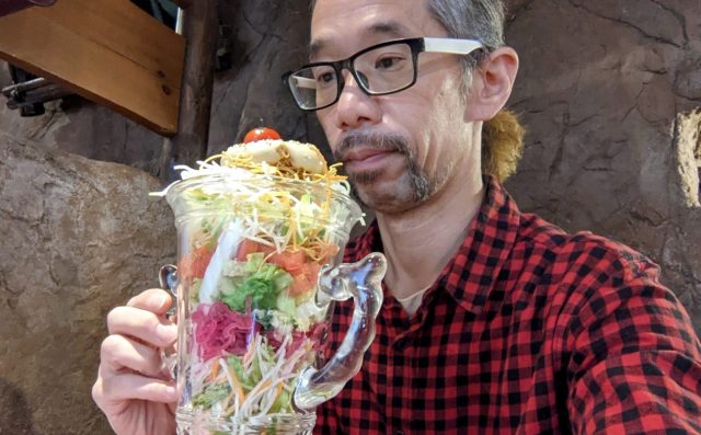 Japanese chain Bikkuri Donkey’s enormous salad almost beats Mr. Sato, but not because of its size