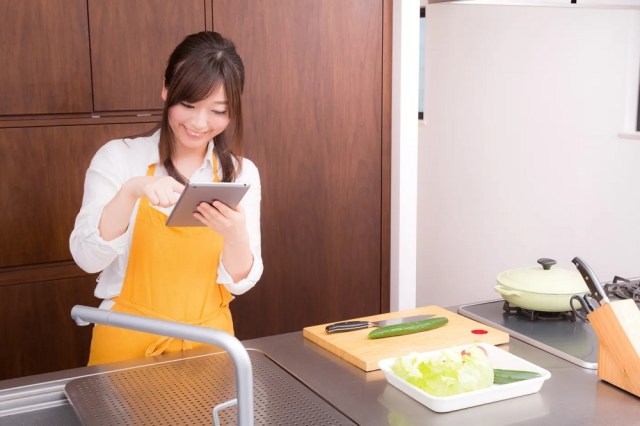 More than one in three Japanese working women in survey would rather be housewives