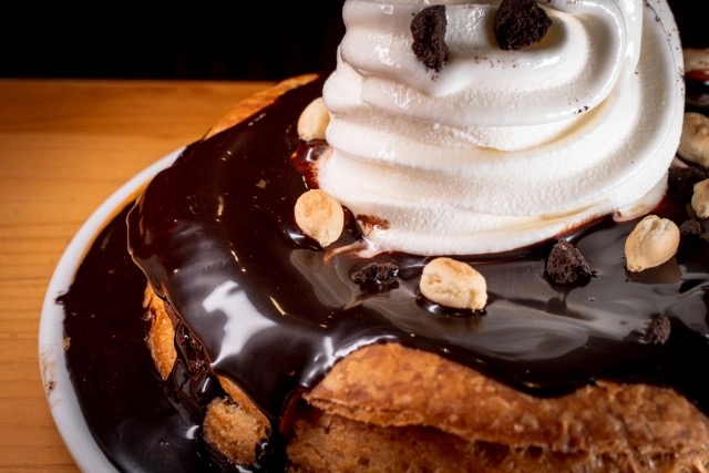 Black Thunder becomes an epic chocolate dessert at Japanese cafe chain