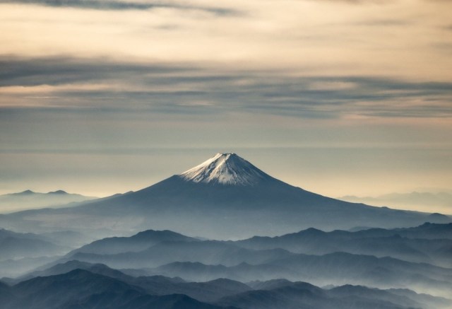 Mt. Fuji looks more like a suibokuga painting than real life in this amazing photo