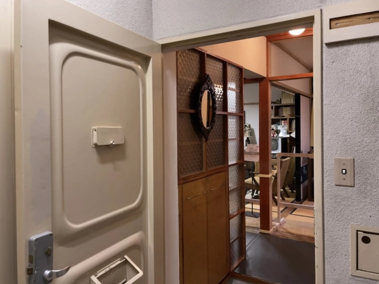 Perfectly recreated 1960s Japanese apartment lets museum visitors go
