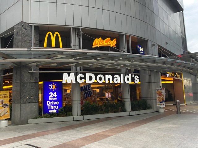 The McDonald’s Hokkaido Salmon Burger is a sell-out hit…outside of Japan【Taste test】