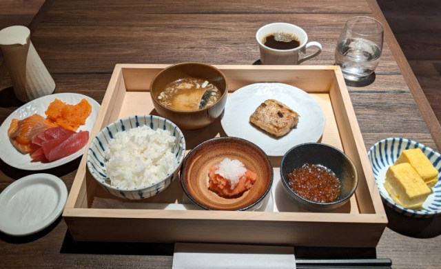 We eat a luxurious Japanese-style buffet breakfast in a restaurant full of wood-carved bears