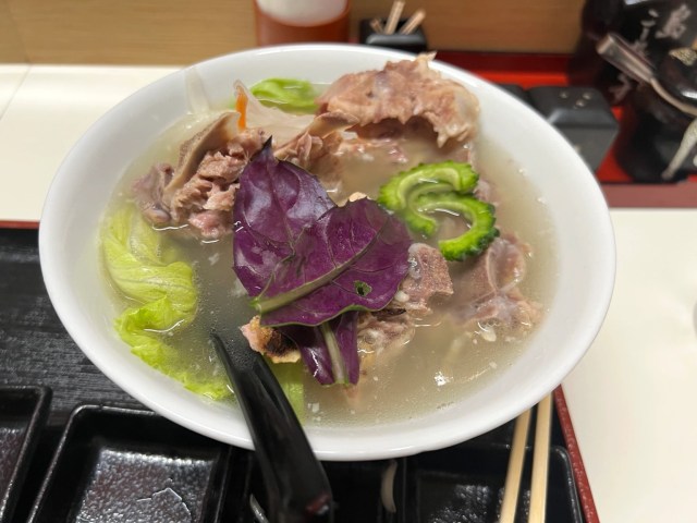 We try hone-jiru (bone soup), a delicious Okinawan specialty hard to find on mainland Japan