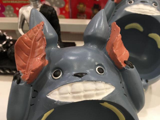 A closer look at the knockoff Totoro figure that will haunt my nightmares…and maybe yours too!