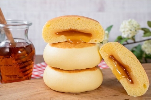 Pancake steamed buns coming to Japanese convenience stores, said to pair well with fried chicken