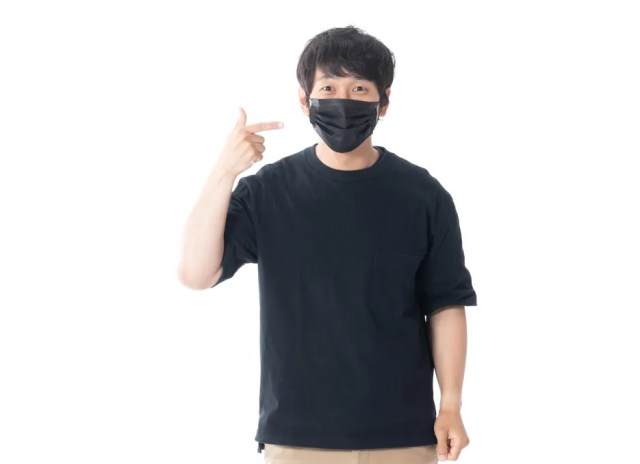 Masks should still be worn indoors, majority of Japanese people in poll say