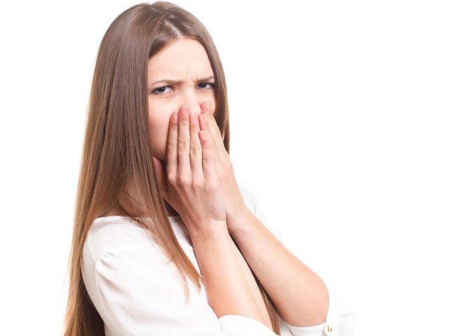 72 percent of foreigners in survey say they’ve been disappointed by bad breath in Japan