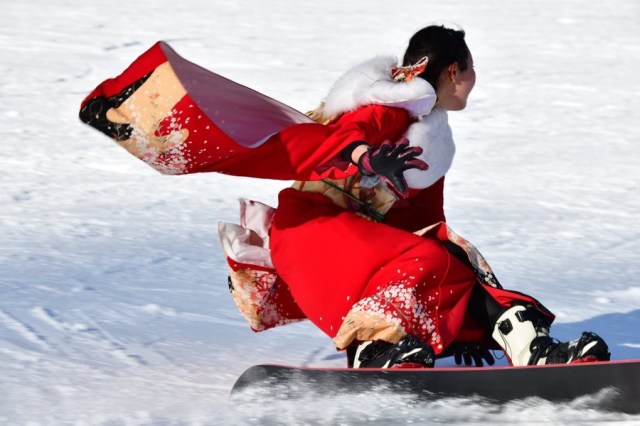 Kimono snowboarder captivates Internet with awesome Coming of Age Day video【Video】