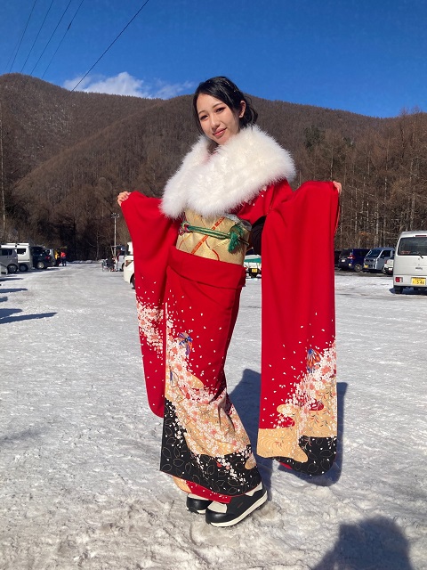 Kimono snowboarder captivates Internet with awesome Coming of Age Day  video【Video】