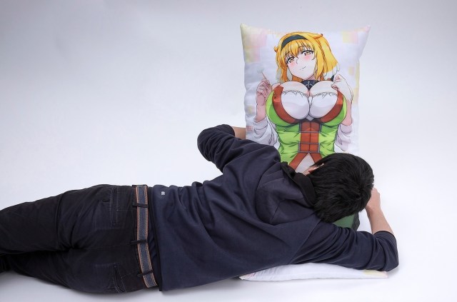 Anime girl hizamakura body pillow/ASMR voice combo offers wide variety of uses
