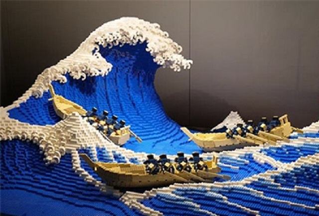 Master Lego builder’s Great Wave off Kanagawa making move across ocean for Hokusai event【Photos】