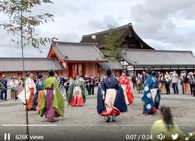 World’s most elegant kickball game held at Kyoto’s Imperial Palace【Video】