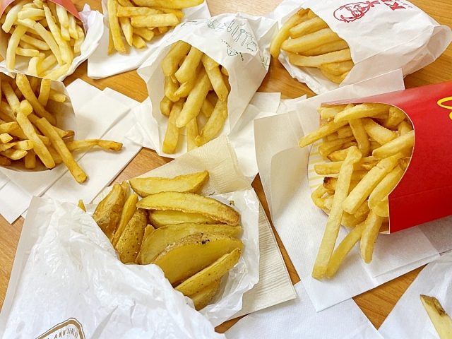 Who has the most cost-effective fast food French fries in Japan? We investigate nine big chains