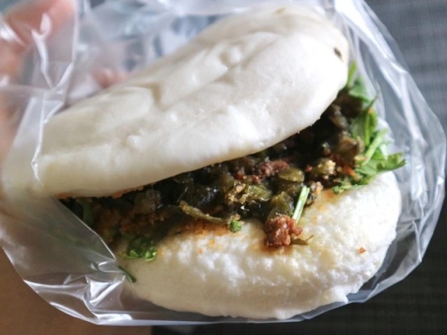 We tried gua bao pork belly buns in a local Taipei night market that’s totally worth lining up for