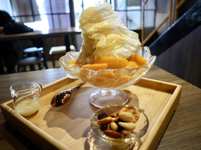 This popular limited time mango yogurt shaved ice in Taiwan is