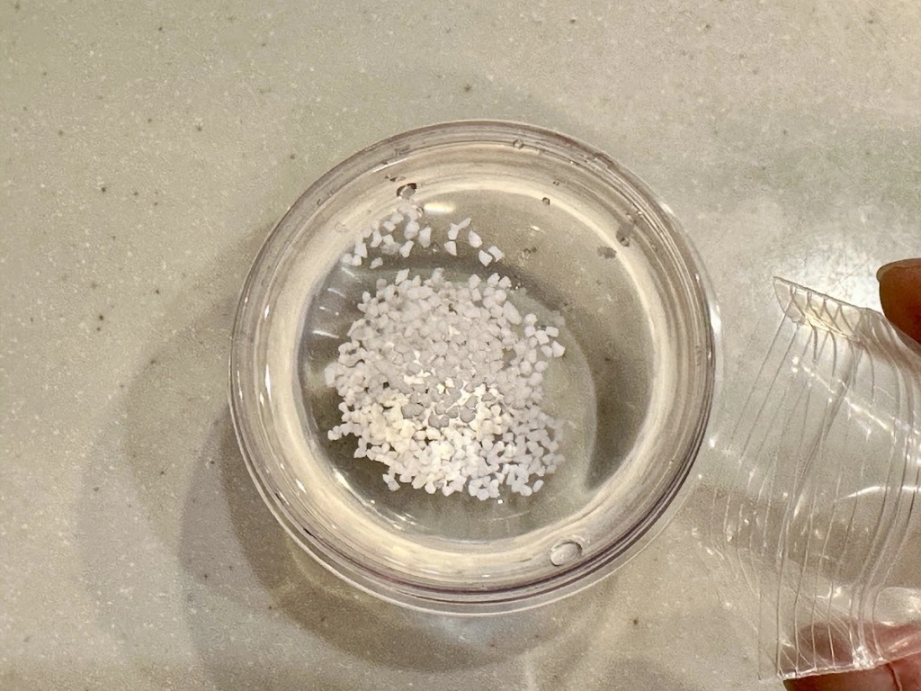 We got our paws on the realkittylitter snow globe, and here’s how it