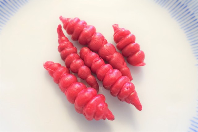 Do you know what this caterpillar-like food is? We had no idea!【Taste test】