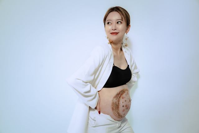 Belly Couture, a sparkling new maternity photo studio, opens in Tokyo