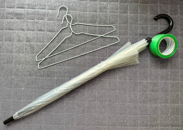 Crafting an easy hands-free umbrella with a few ordinary household items