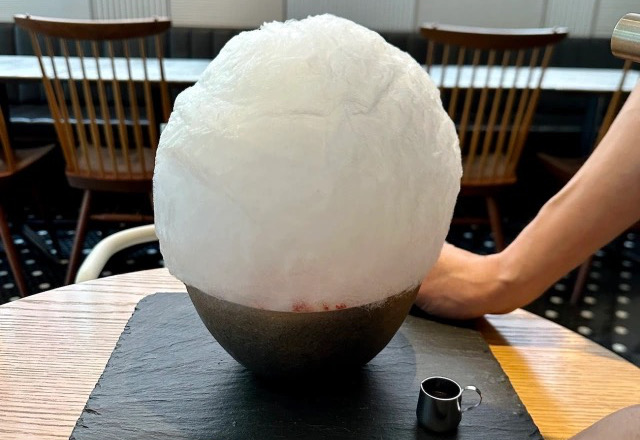 Intersect by Lexus Tokyo serves a shaved ice dessert that requires flame to eat it