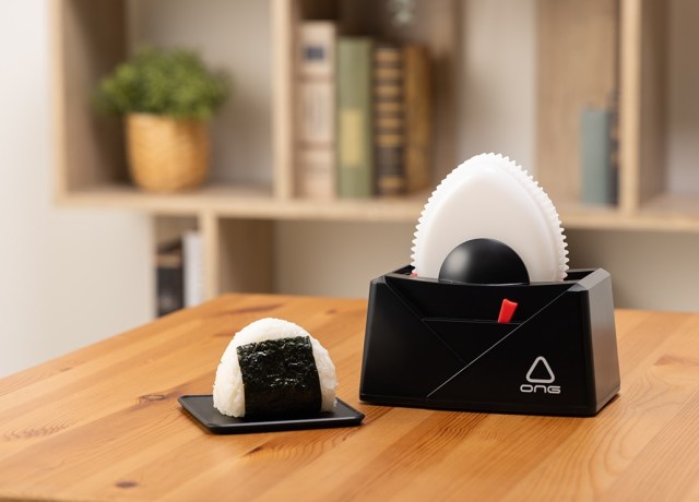 Awesome rice ball making machine promises perfectly pressed onigiri in just 30 seconds【Video】