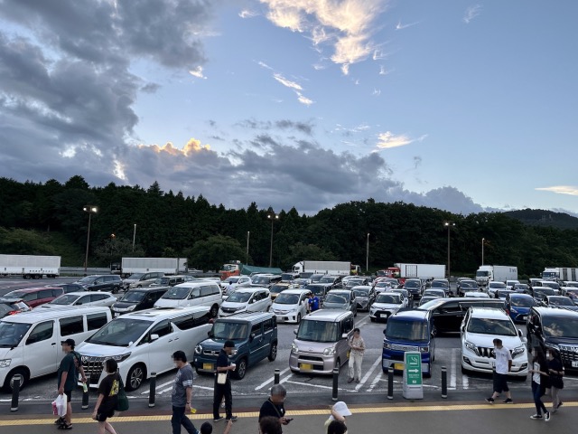 The reasons why Japanese highway rest stops have angled parking