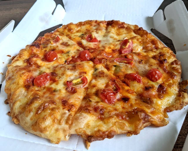 Japanese pizza chain opens stand at Tokyo station platform