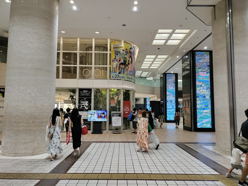 The massive Pokémon card public art display going on in Japan right now ...