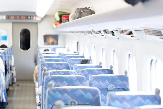 Tokaido Shinkansen ending in-train food/drink sales for all non-first-class-passenger cars