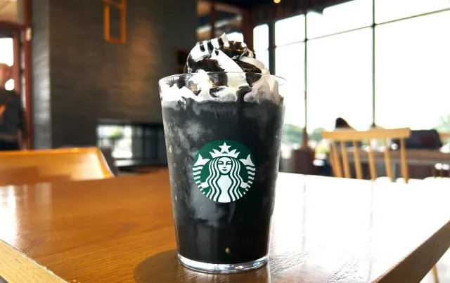 We get a taste of Starbucks Japan’s new Halloween Booooo Frappuccino