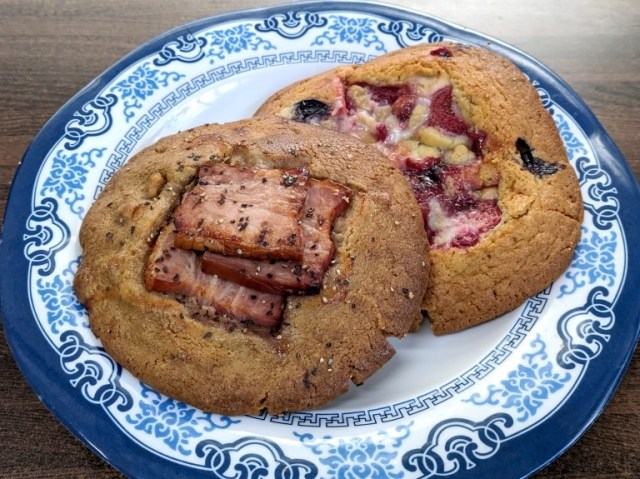 Giant bacon cookies appear at Japan’s Guilty bakery, but do they fill us with remorse?【Taste test】
