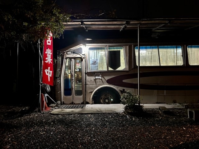 This decommissioned bus on the side of the road in Tochigi serves up some tasty ramen