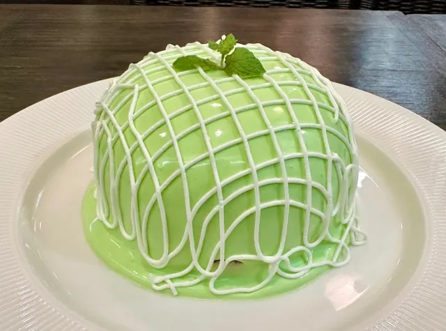 Epic melon pancakes found at hidden cafe in Tokyo
