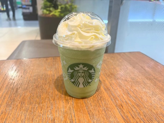 Review: I try Starbucks Green Tea Frappuccino - Foodgressing
