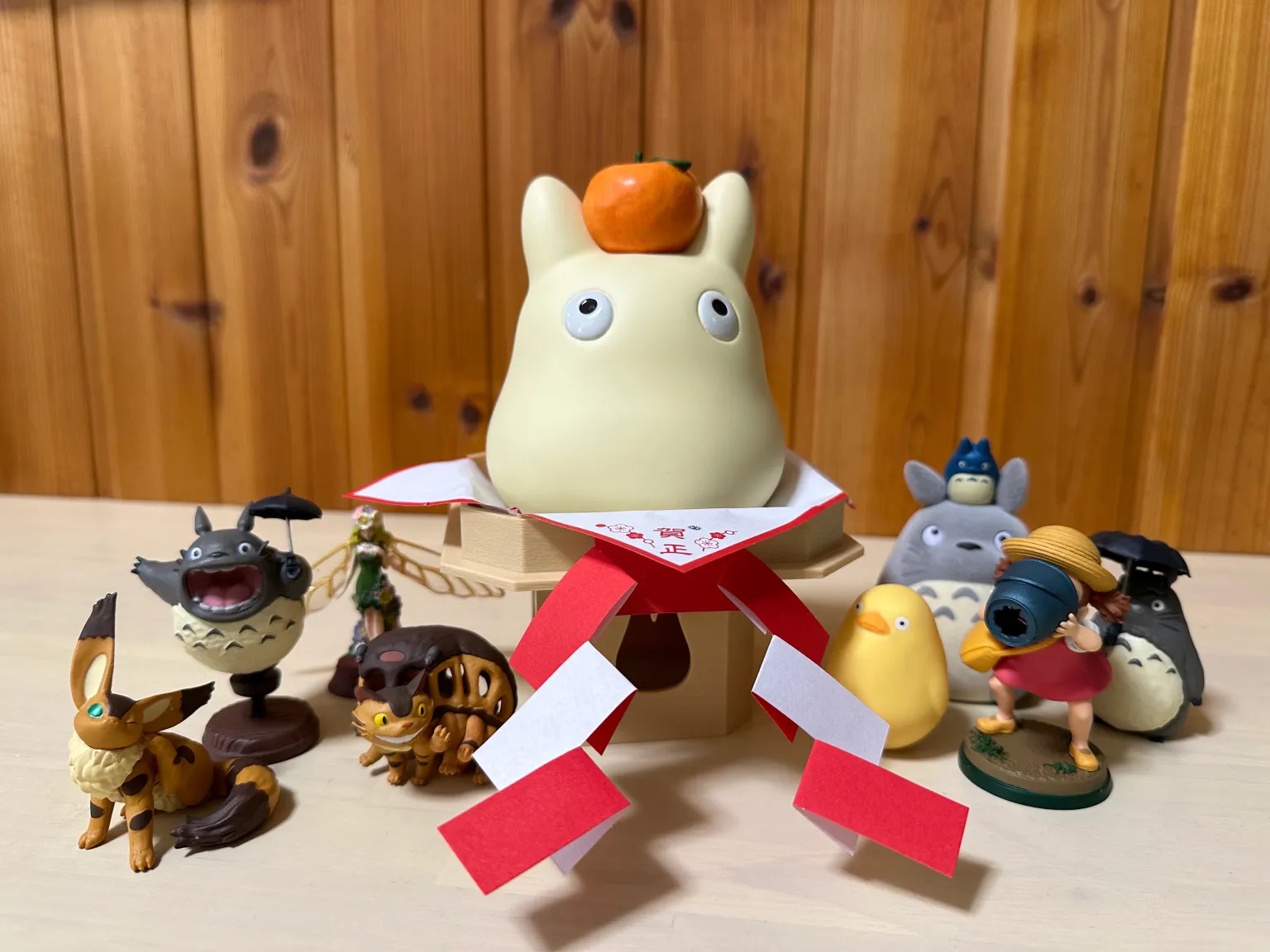 Mini Totoro With Leaf Figure - Mini Totoro Figures 2022
