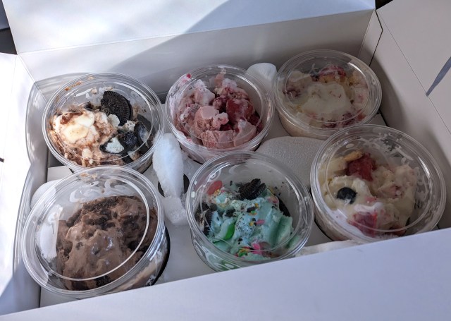 Cold Stone Creamery Japan’s special year-end takeout box is perfect if you have a sweet tooth